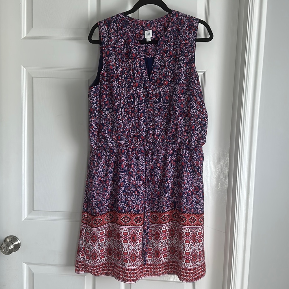 Gap Dress. Fully lined with elastic waist and tie.